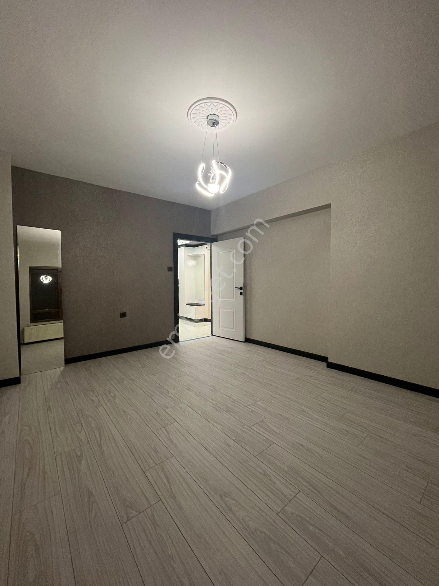 Atapark Yakını Katta Yapılı Geniş M2 4+1 - Görsel 11