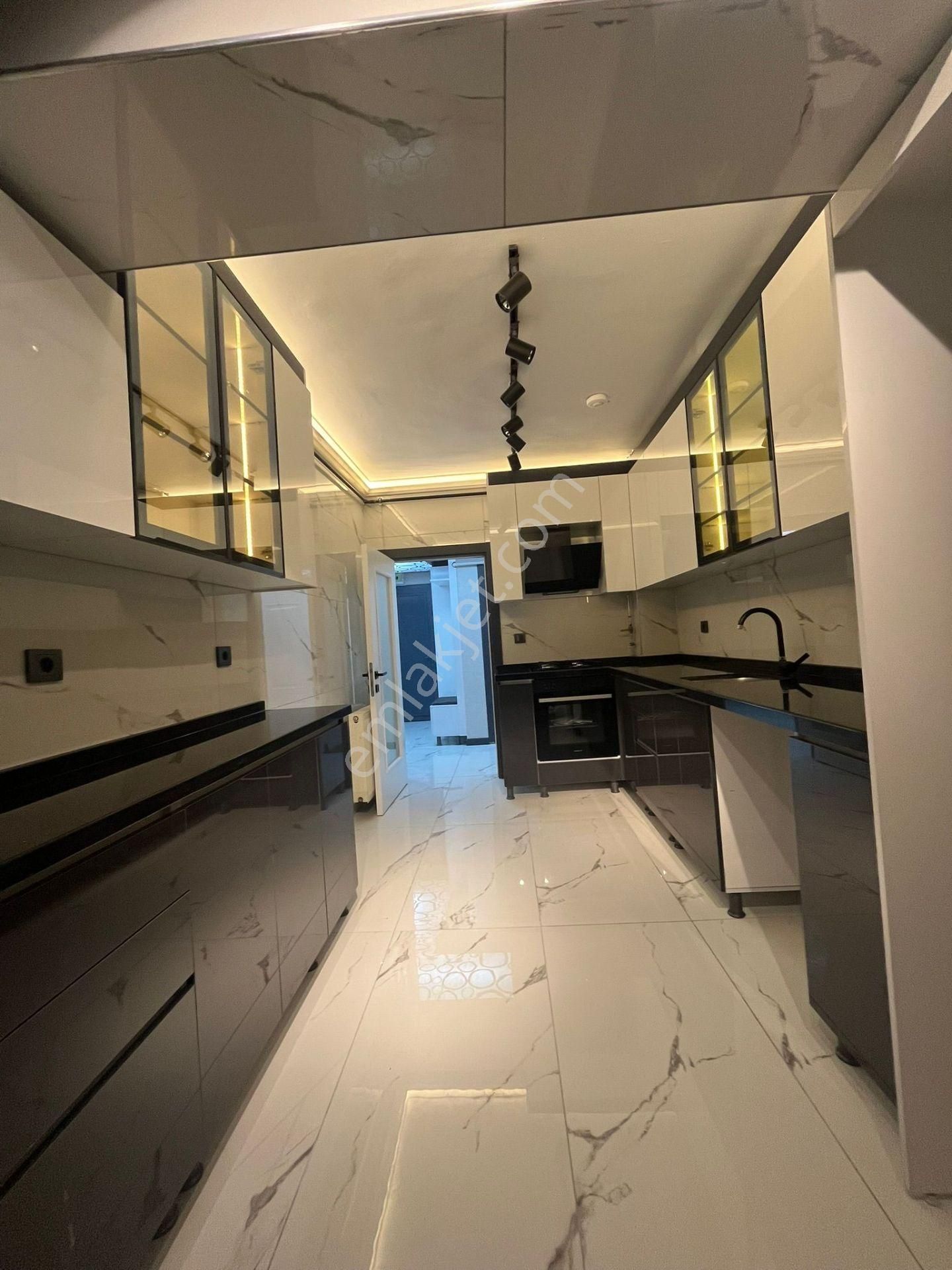 Atapark Yakını Katta Yapılı Geniş M2 4+1 - Görsel 7