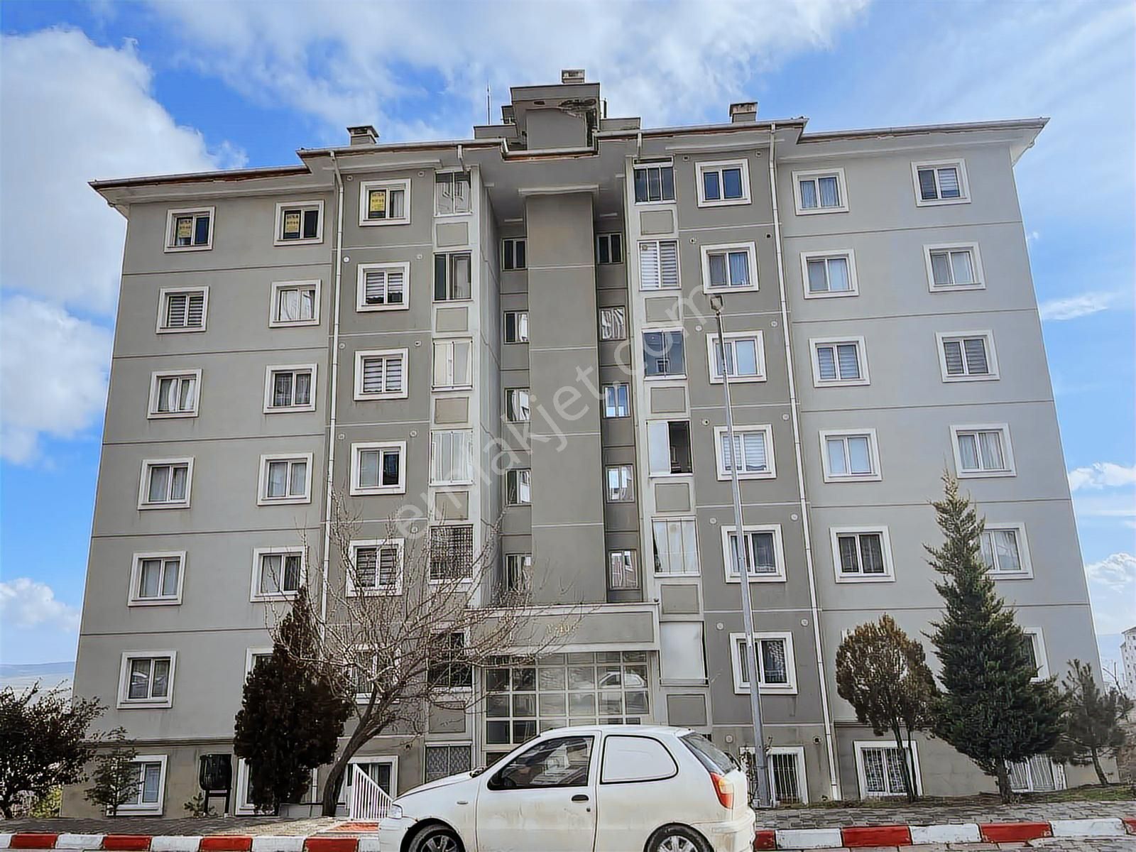 Turyap'tan Yapracık Toki Merkezi Konumlu 3+1 Satılık Boş Daire