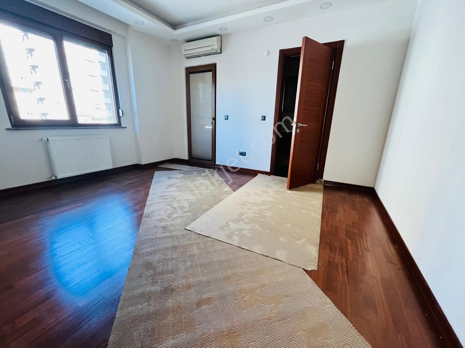 Göztepe Sahilde Geniş 2+1 Park Manzaralı Balkonlu Yeni Binada - Görsel 24