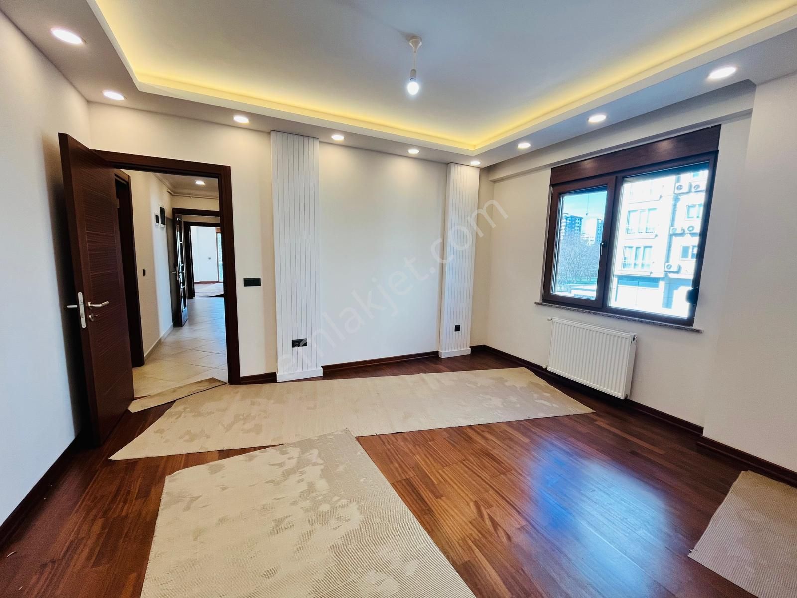 Göztepe Sahilde Geniş 2+1 Park Manzaralı Balkonlu Yeni Binada - Görsel 26