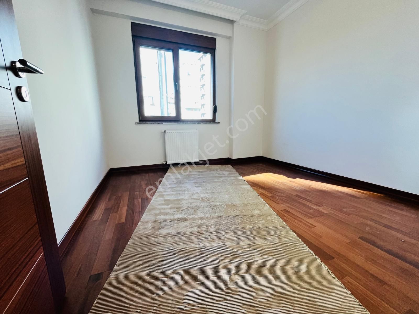 Göztepe Sahilde Geniş 2+1 Park Manzaralı Balkonlu Yeni Binada - Görsel 22
