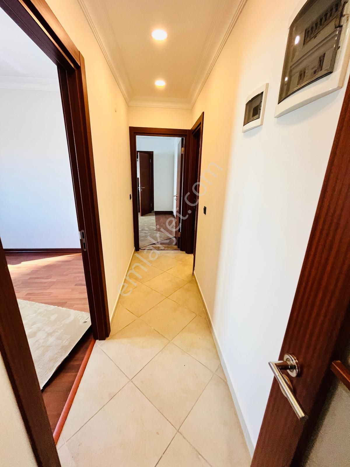 Göztepe Sahilde Geniş 2+1 Park Manzaralı Balkonlu Yeni Binada - Görsel 32