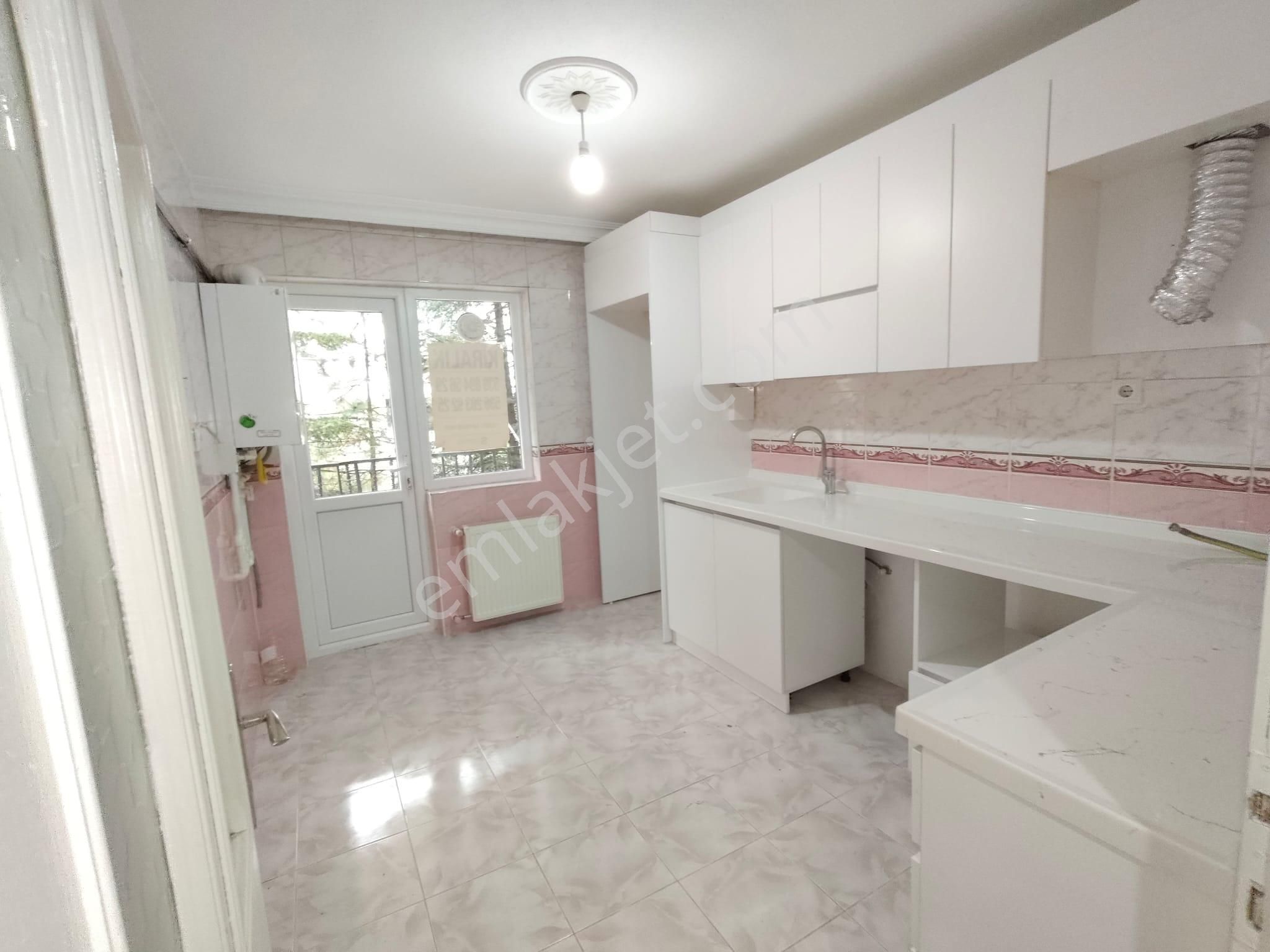 Yılmaz Gayrimenkul'den Selçuklu'mah 3+1 Giriş Kat Yapılı 125 M2 20 Bin Tl Kiralık - Görsel 2