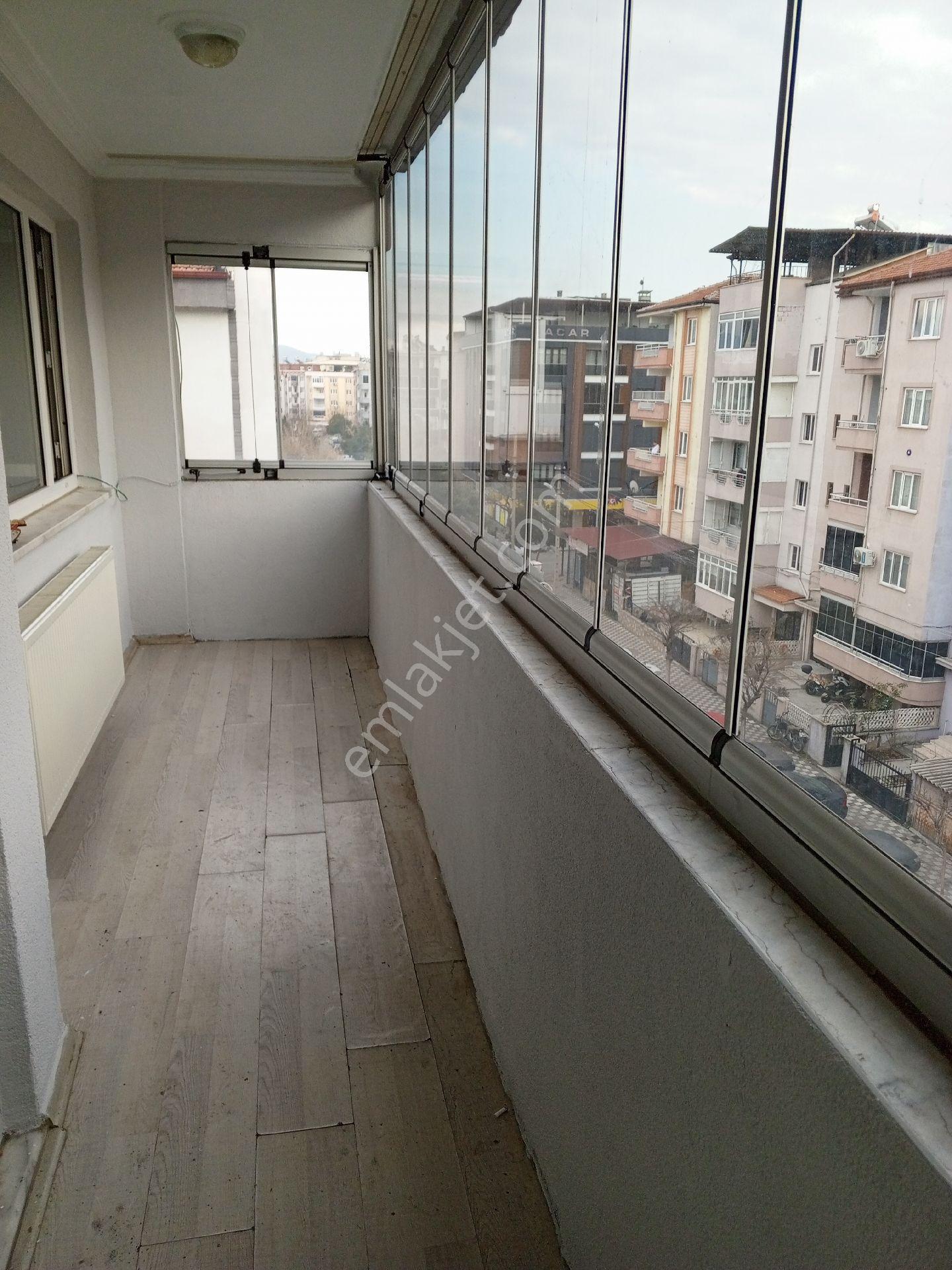 Yeliz'den Soma Nakliyeciler Okulu Yanında Kiralık 3+1 Daire - Görsel 13