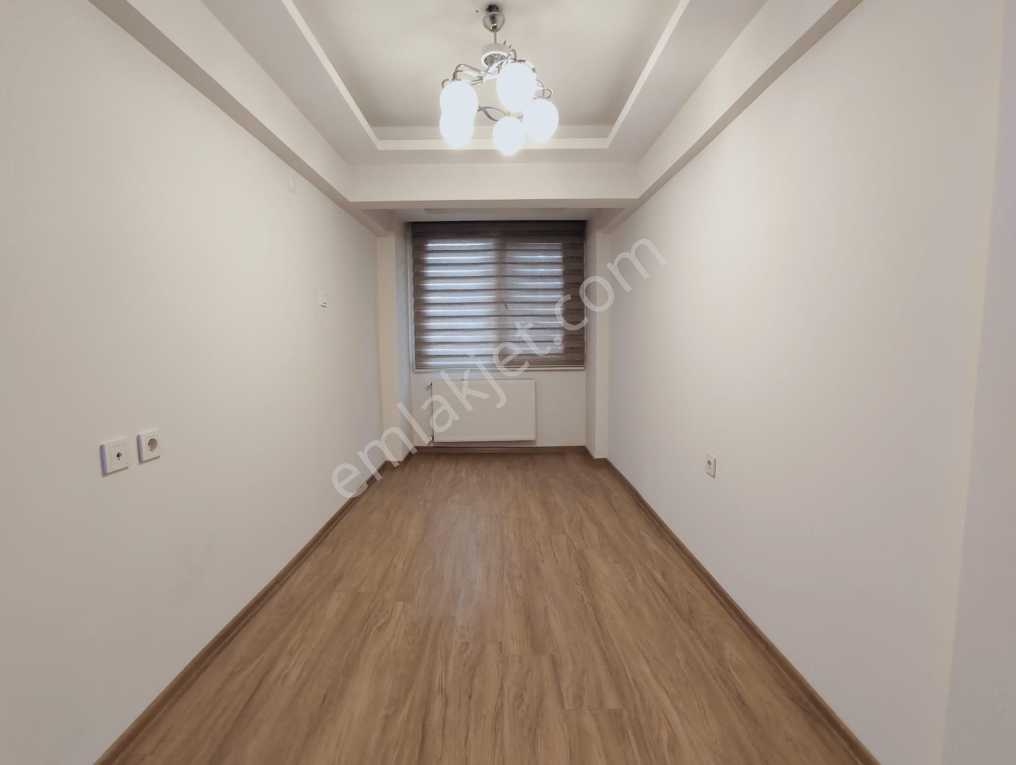 Bostanlı Merkezde Ara Kat Full Tadilatlı 3+1 Satılık Daire - Görsel 12