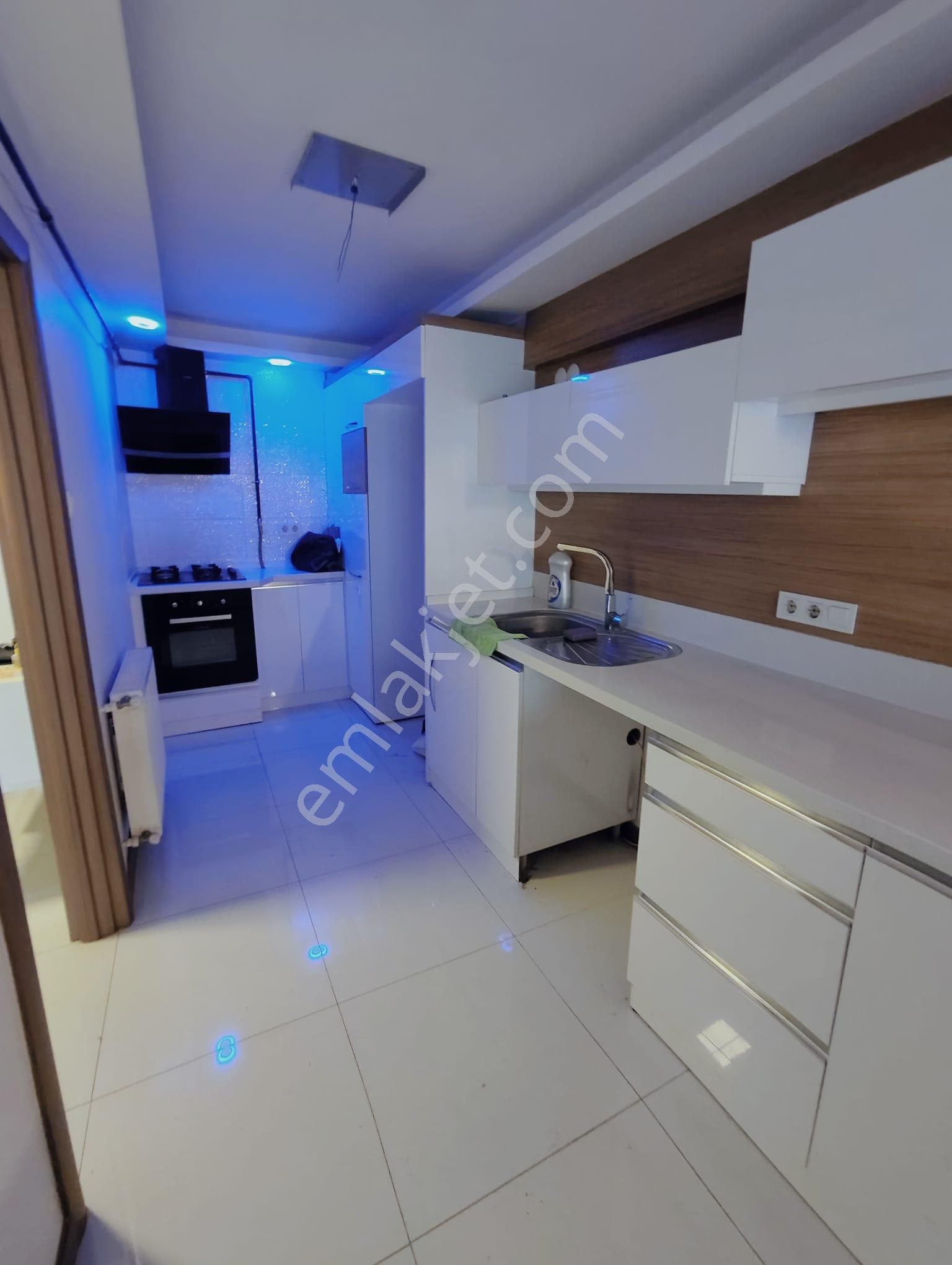 Bostanlı Merkezde Ara Kat Full Tadilatlı 3+1 Satılık Daire - Görsel 32