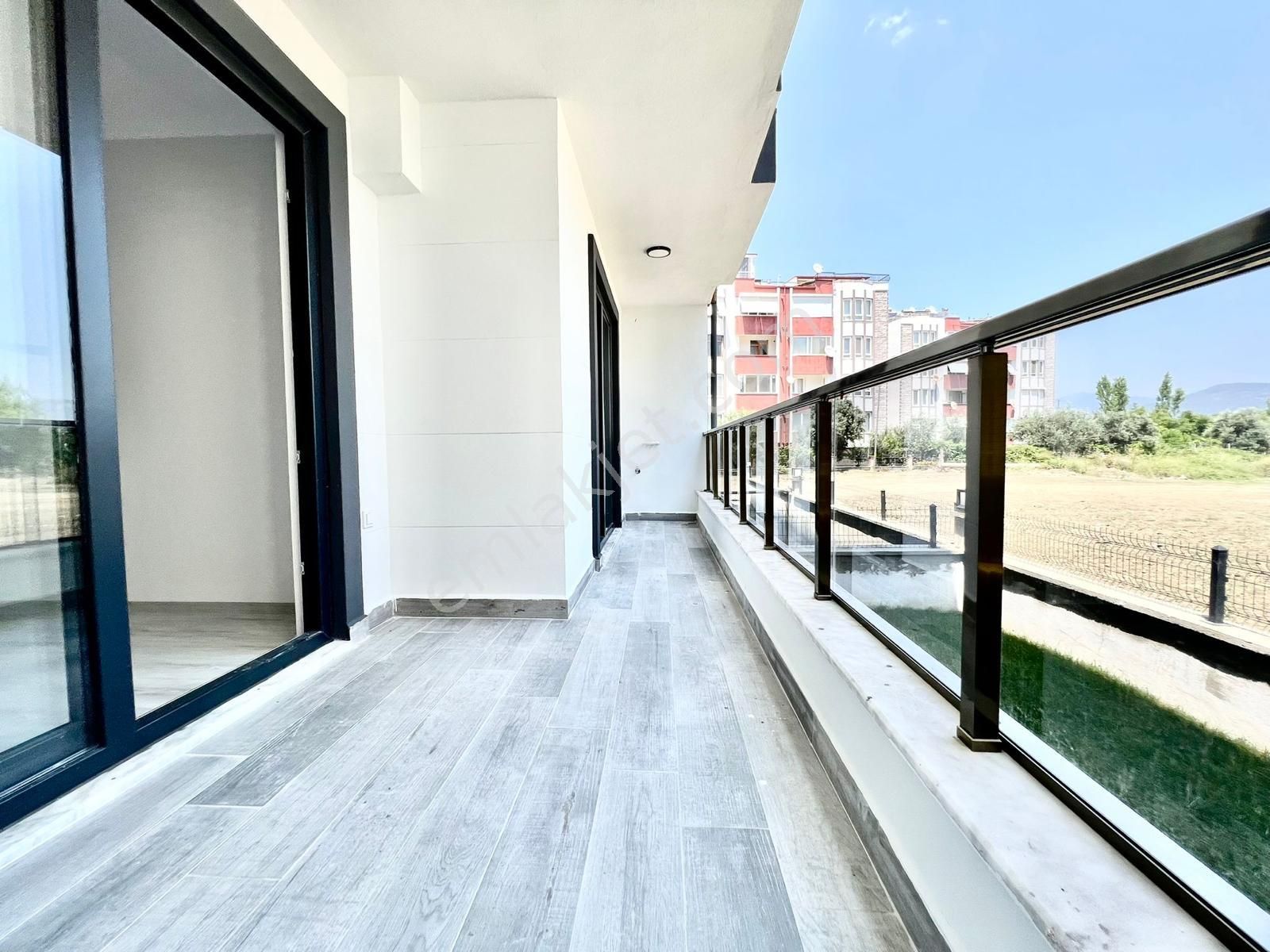 ꧁ay Emlaktan꧂akçay'da Kapalı Otoparklı Çift Asansörlü Denize Yakın Satılık 1+1 Lüx Daire - Görsel 24