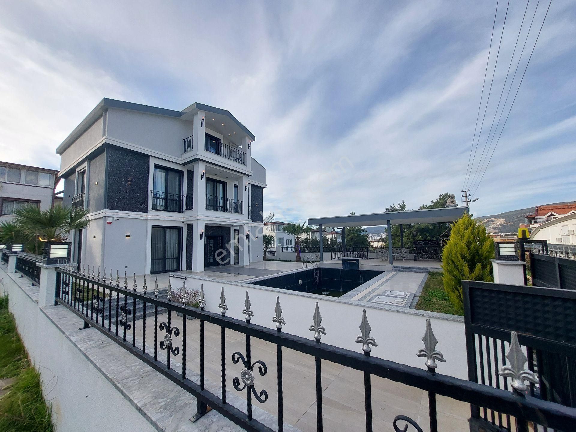 Didim Akbükte Satlık 4+1 Havuzlu Müstakil Villa