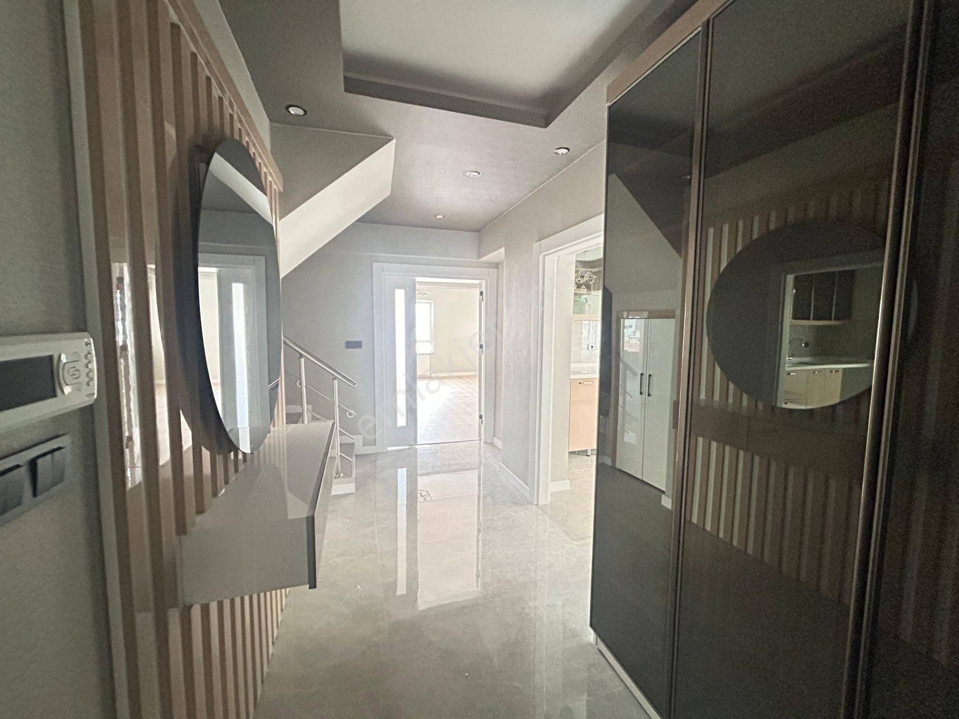 Taner'den Sinan Cad'de Yıldız Köprü Dibinde 4+1 Süper Lüks Kapalı Dubleks - Görsel 32