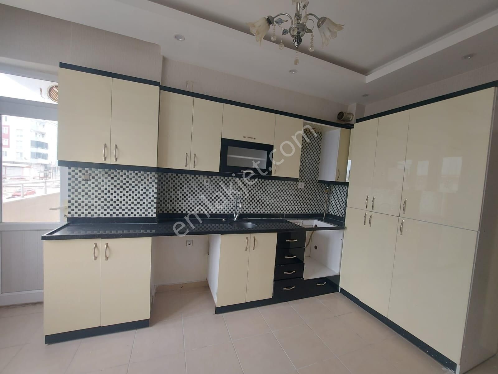 Bülbülzade'de 3+1 Toprak Emlak'tan İyi Konumda Ara Kat Daire !