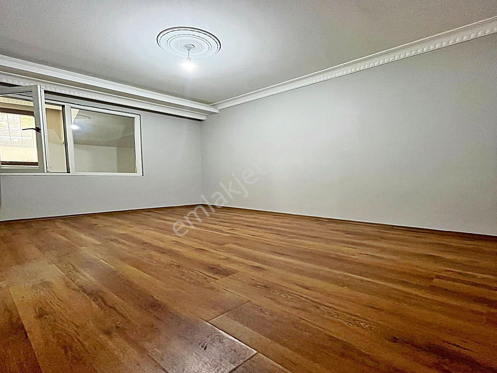 Akevler'de Metrobüse Yakın Balkonlu 3+1 Geniş Daire !!! - Görsel 13