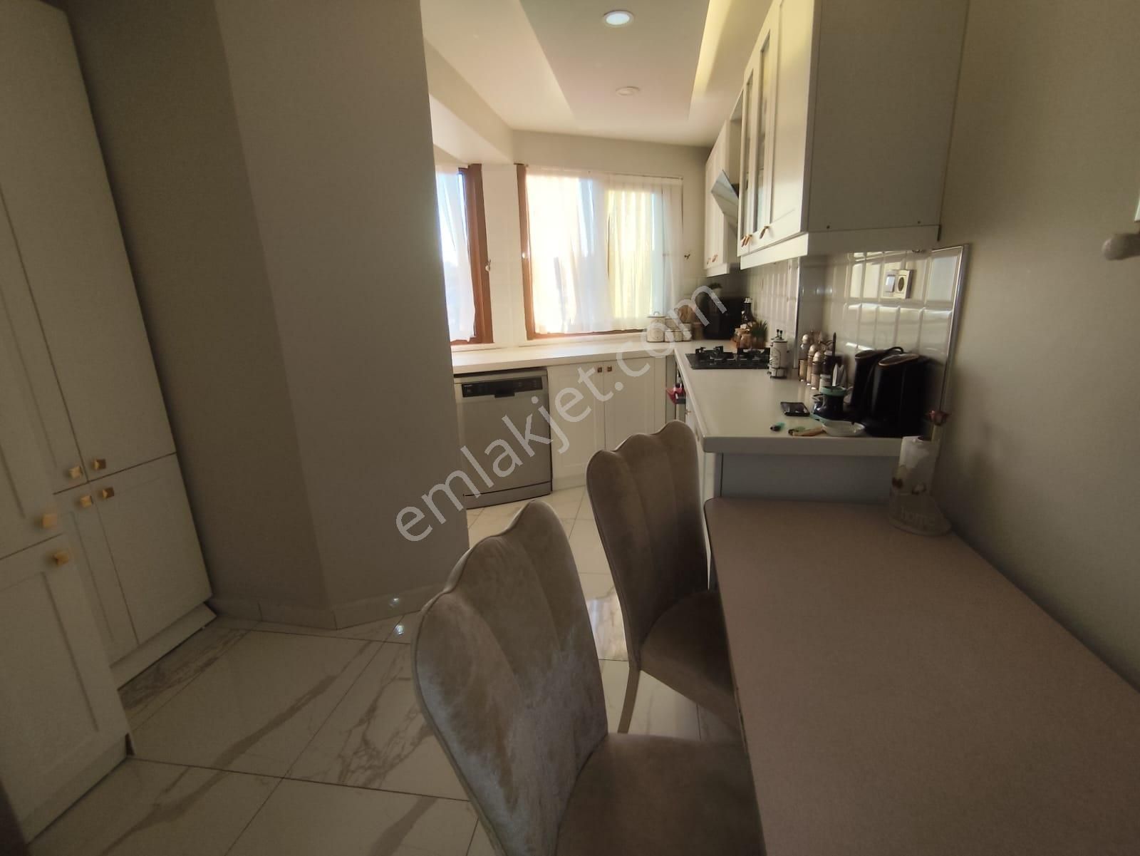 Azmir'den Satılık Cadde Cepheli 5+1 Dubleks 210 M2 Daire Forsale - Görsel 6