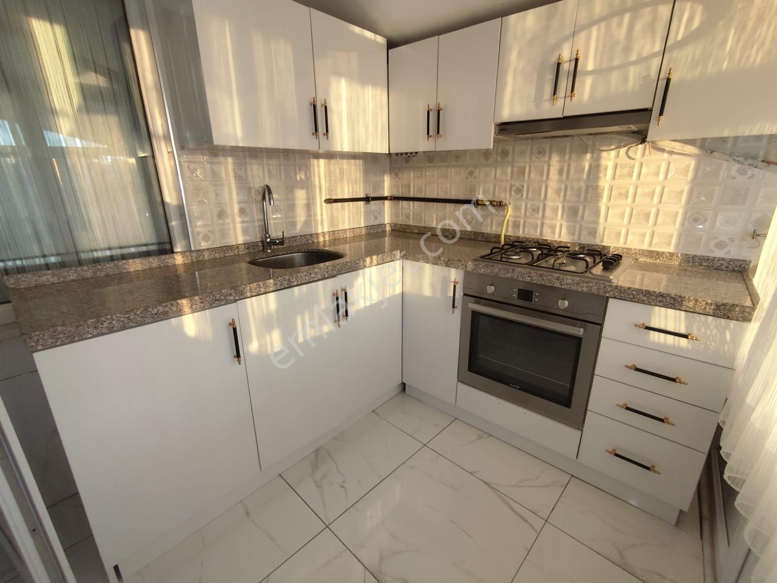 Azmir'den Satılık Cadde Cepheli 5+1 Dubleks 210 M2 Daire Forsale - Görsel 2