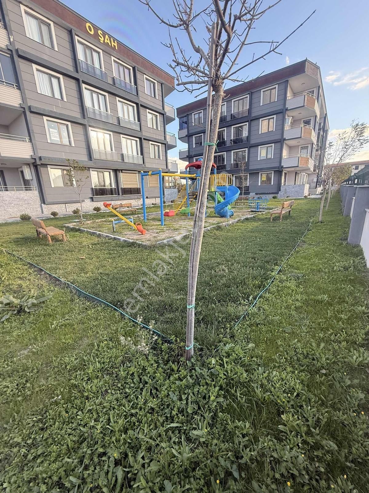 Altınovada Tatil Tadında Yaşam: Havuzlu Sitede Modern 2+1 - Görsel 3