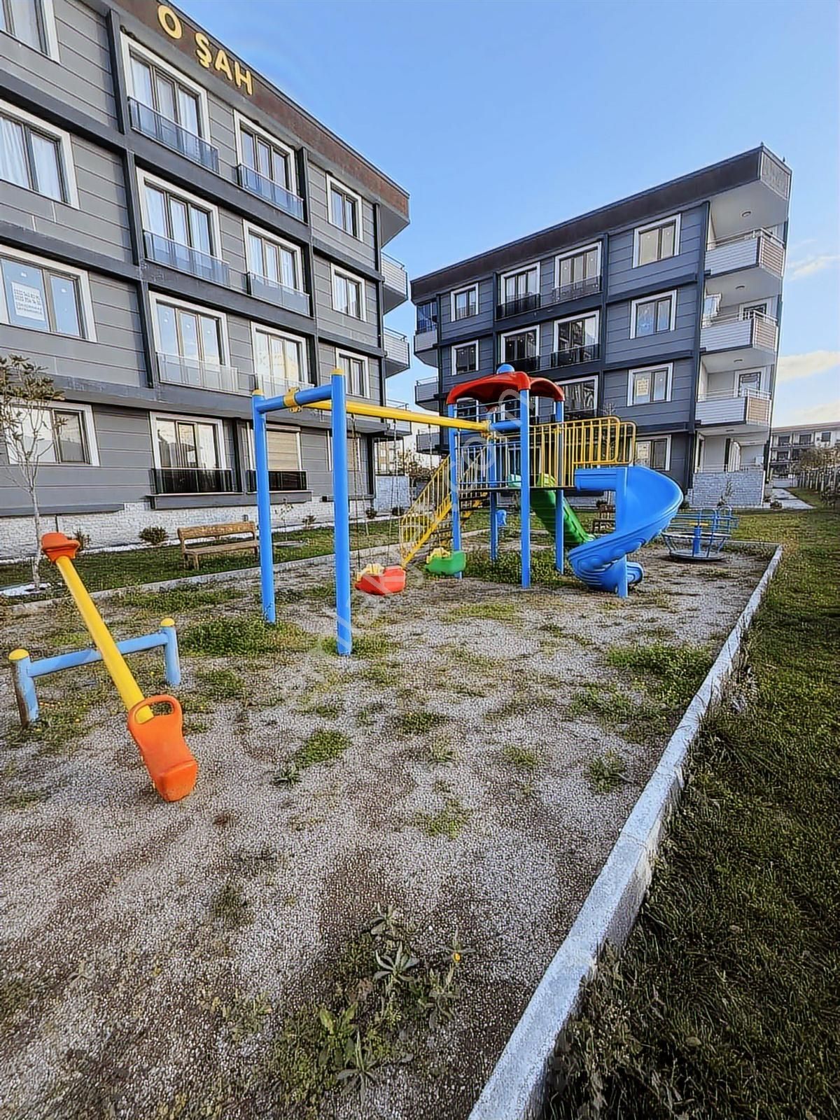 Altınovada Tatil Tadında Yaşam: Havuzlu Sitede Modern 2+1 - Görsel 13