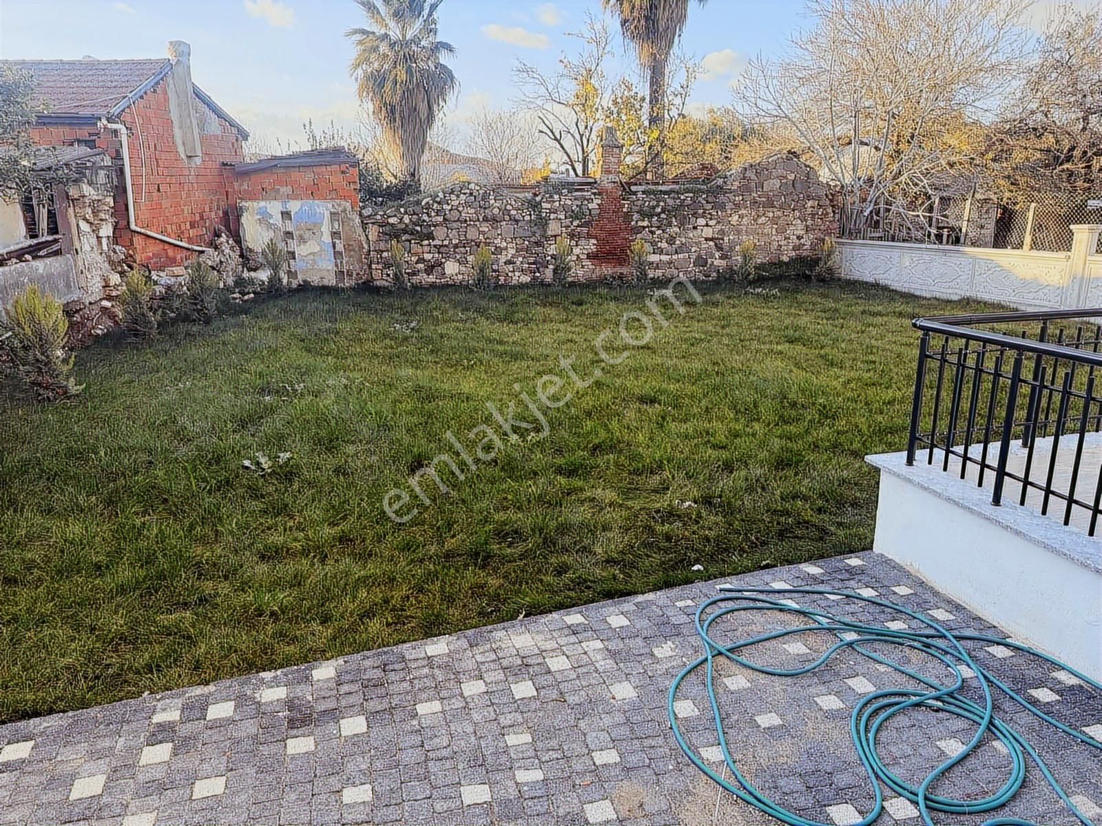 Altınovada Tatil Tadında Yaşam: Havuzlu Sitede Modern 2+1 - Görsel 18