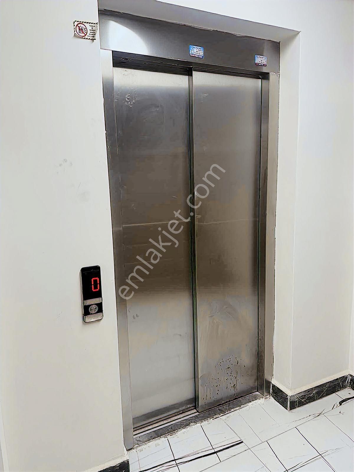 Altınovada Tatil Tadında Yaşam: Havuzlu Sitede Modern 2+1 - Görsel 21