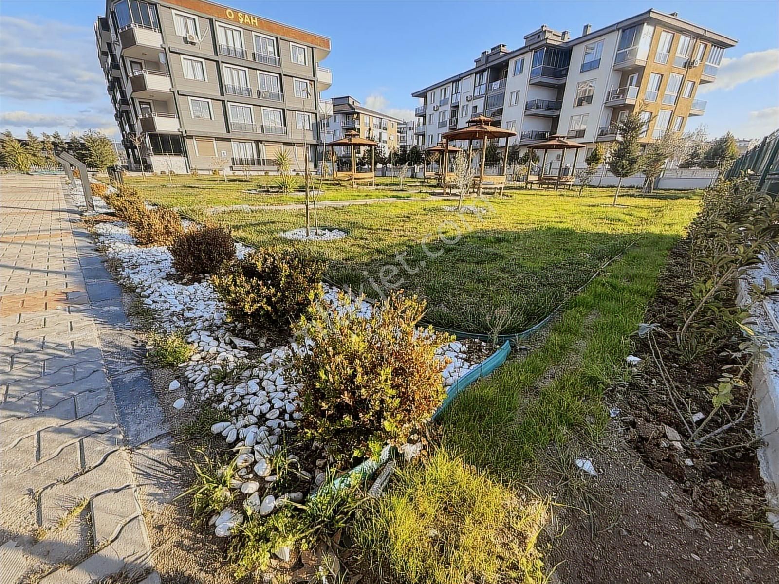 Altınovada Tatil Tadında Yaşam: Havuzlu Sitede Modern 2+1 - Görsel 12