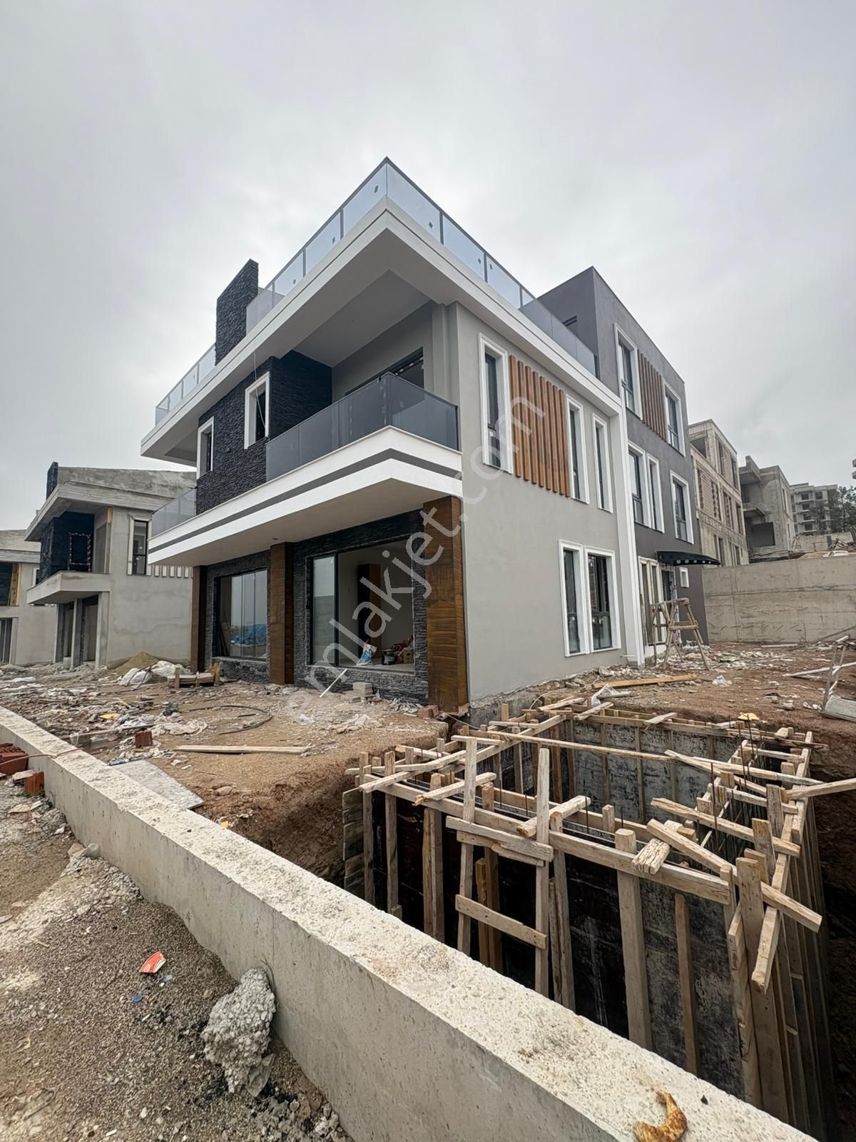 Karınca'dan Esenbağlar'da Havuzlu 5+1 Triplex Villa Satılık! - Görsel 21