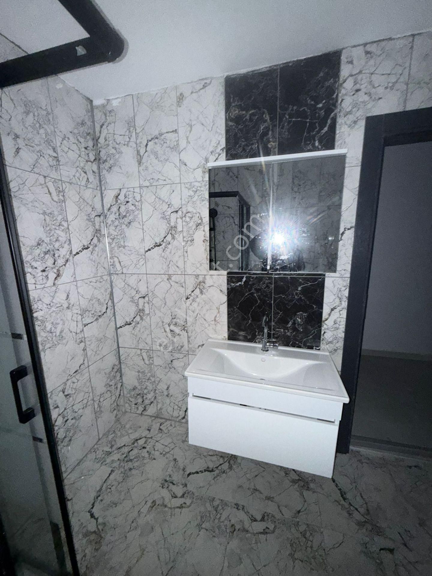 Akyüz Gayrimenkul Den; Merkezi Konumda Iskanlı Kombılı Satılık 5+2 Ters Dubleks - Görsel 12