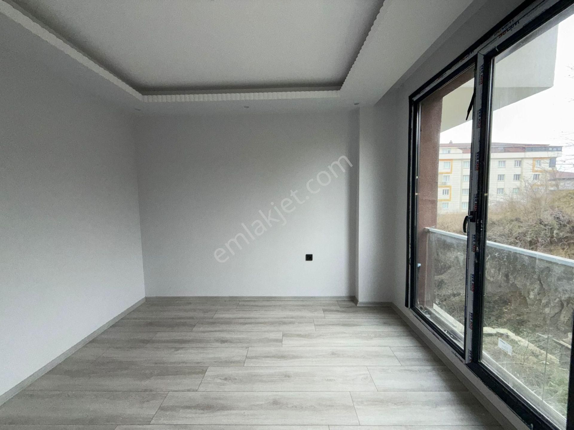 Akyüz Gayrimenkul Den; Merkezi Konumda Iskanlı Kombılı Satılık 5+2 Ters Dubleks - Görsel 2