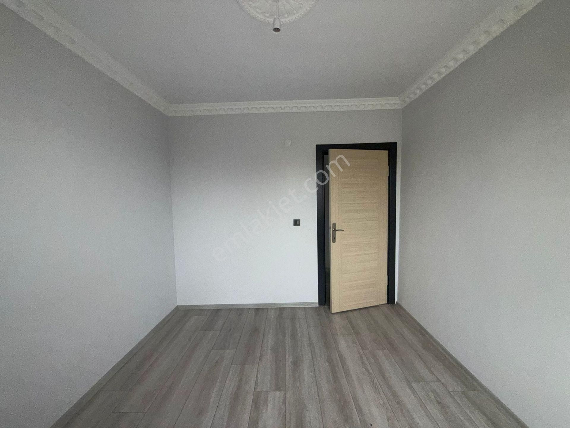 Akyüz Gayrimenkul Den; Merkezi Konumda Iskanlı Kombılı Satılık 5+2 Ters Dubleks - Görsel 31