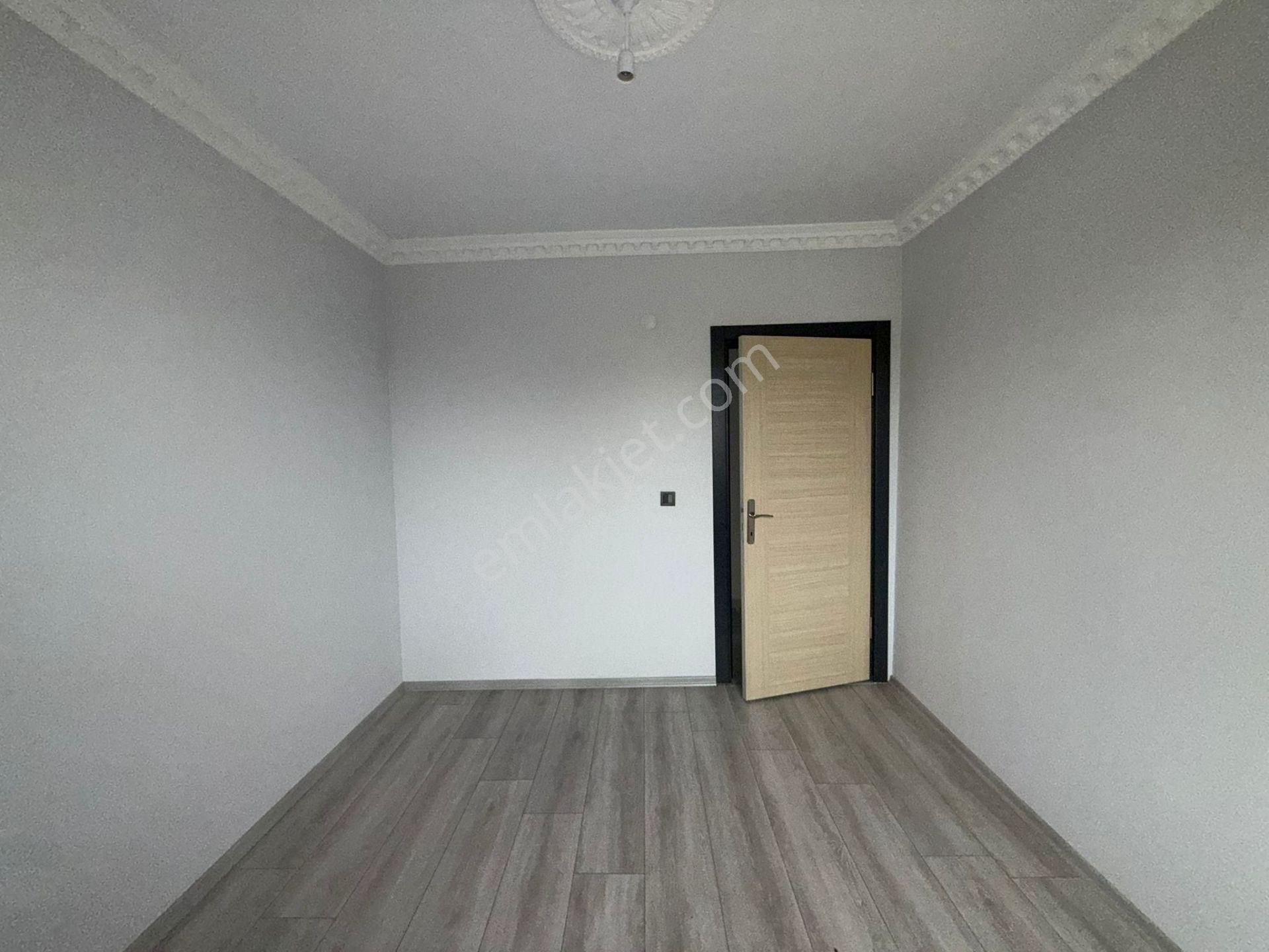 Akyüz Gayrimenkul Den; Merkezi Konumda Iskanlı Kombılı Satılık 5+2 Ters Dubleks - Görsel 13