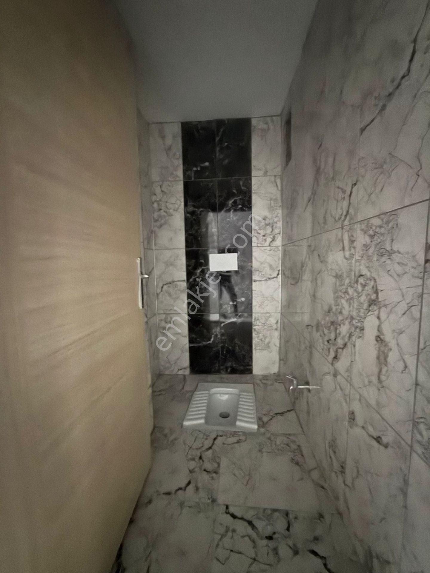 Akyüz Gayrimenkul Den; Merkezi Konumda Iskanlı Kombılı Satılık 5+2 Ters Dubleks - Görsel 34