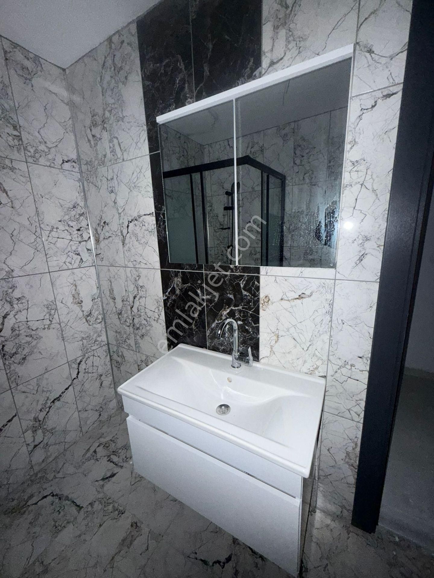 Akyüz Gayrimenkul Den; Merkezi Konumda Iskanlı Kombılı Satılık 5+2 Ters Dubleks - Görsel 17