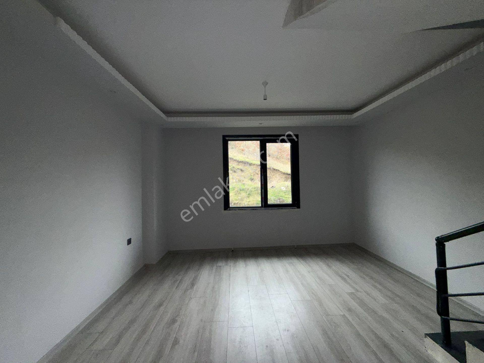 Akyüz Gayrimenkul Den; Merkezi Konumda Iskanlı Kombılı Satılık 5+2 Ters Dubleks - Görsel 6