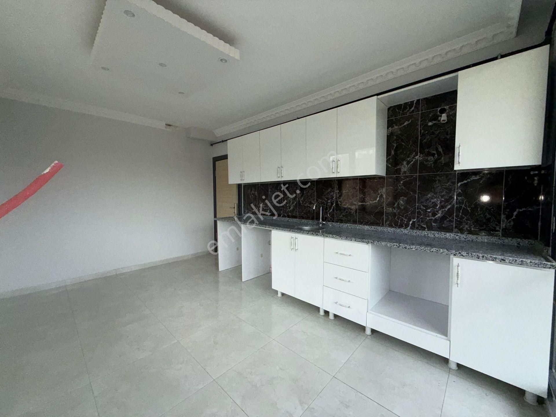 Akyüz Gayrimenkul Den; Merkezi Konumda Iskanlı Kombılı Satılık 5+2 Ters Dubleks - Görsel 9