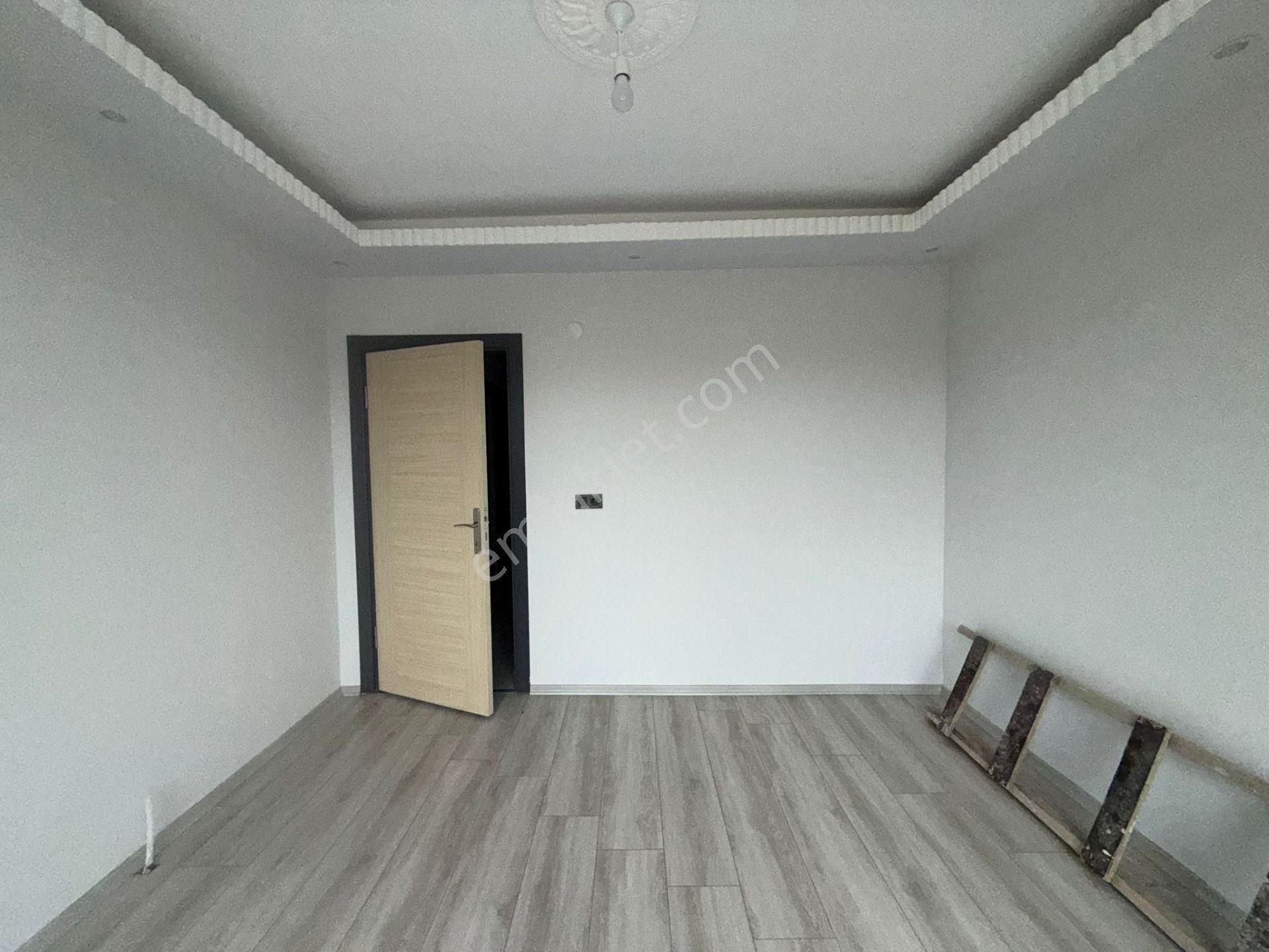 Akyüz Gayrimenkul Den; Merkezi Konumda Iskanlı Kombılı Satılık 5+2 Ters Dubleks - Görsel 23