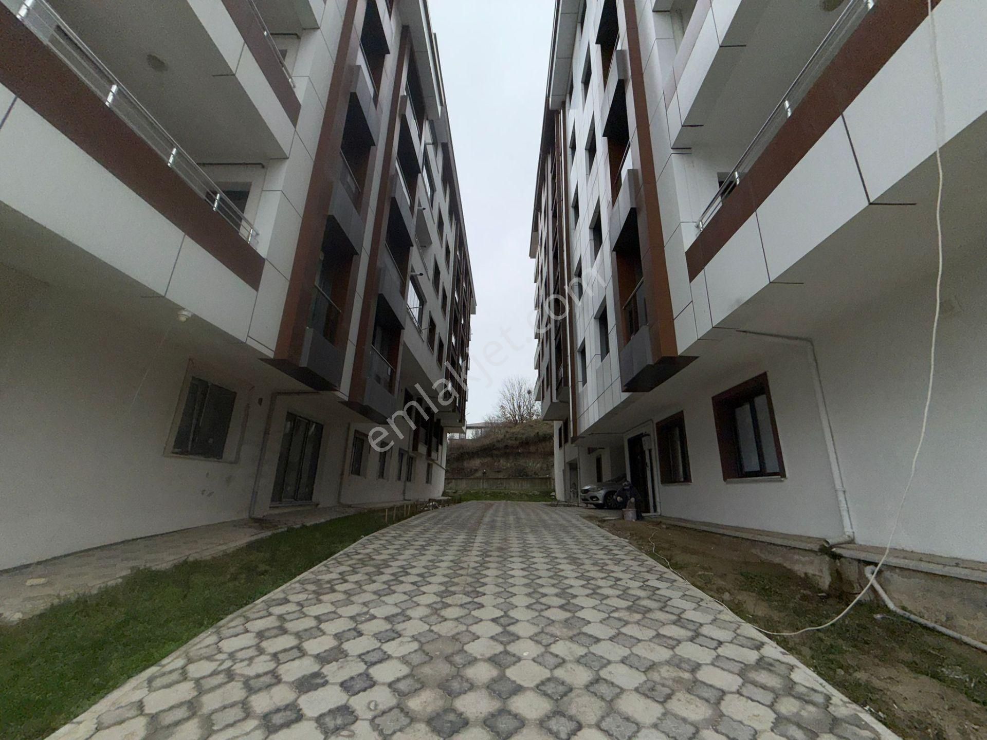 Akyüz Gayrimenkul Den; Merkezi Konumda Iskanlı Kombılı Satılık 5+2 Ters Dubleks