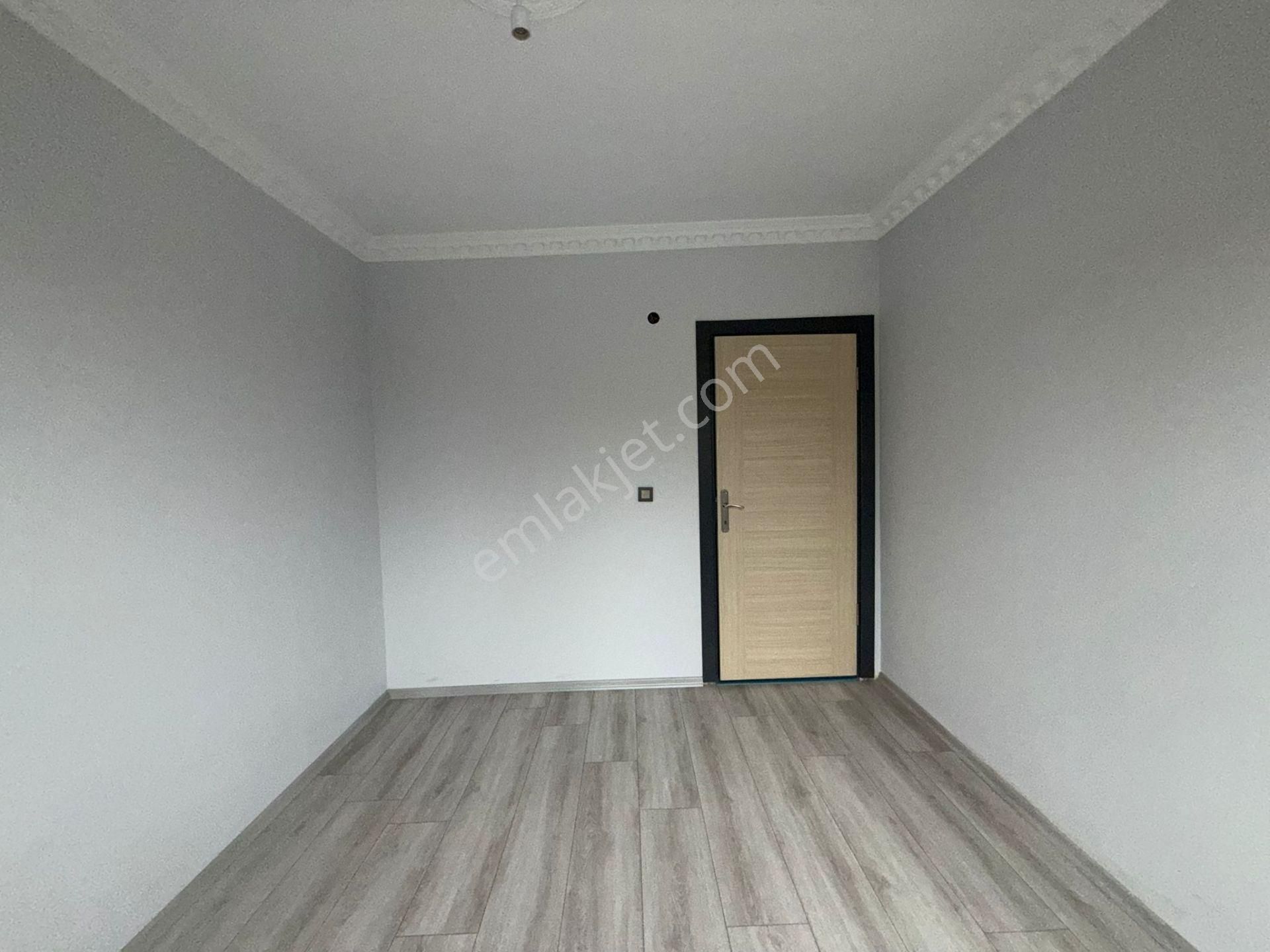 Akyüz Gayrimenkul Den; Merkezi Konumda Iskanlı Kombılı Satılık 5+2 Ters Dubleks - Görsel 33