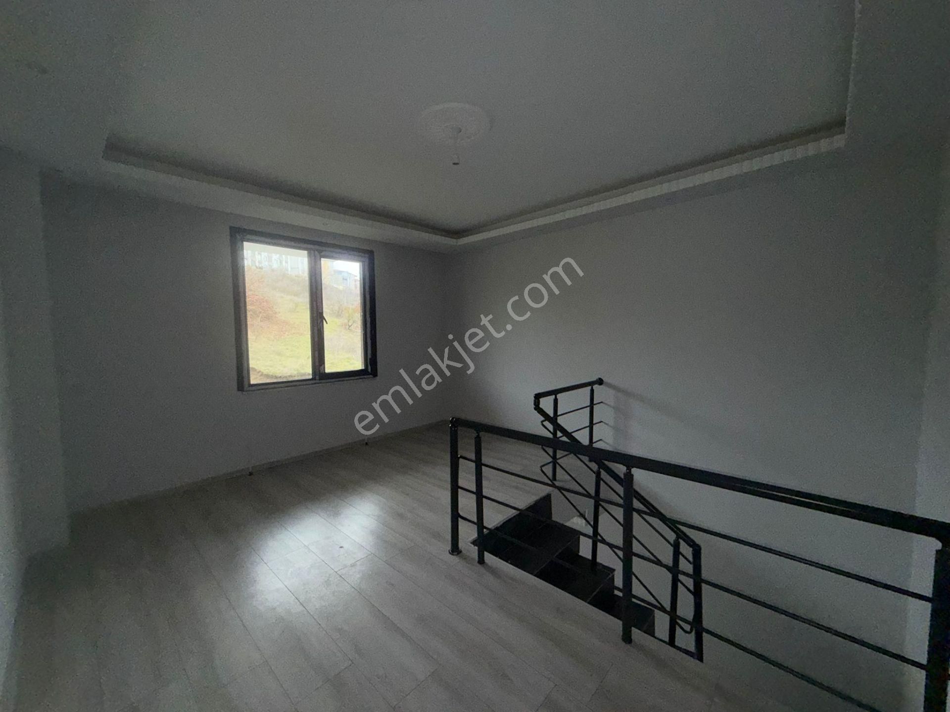 Akyüz Gayrimenkul Den; Merkezi Konumda Iskanlı Kombılı Satılık 5+2 Ters Dubleks - Görsel 30