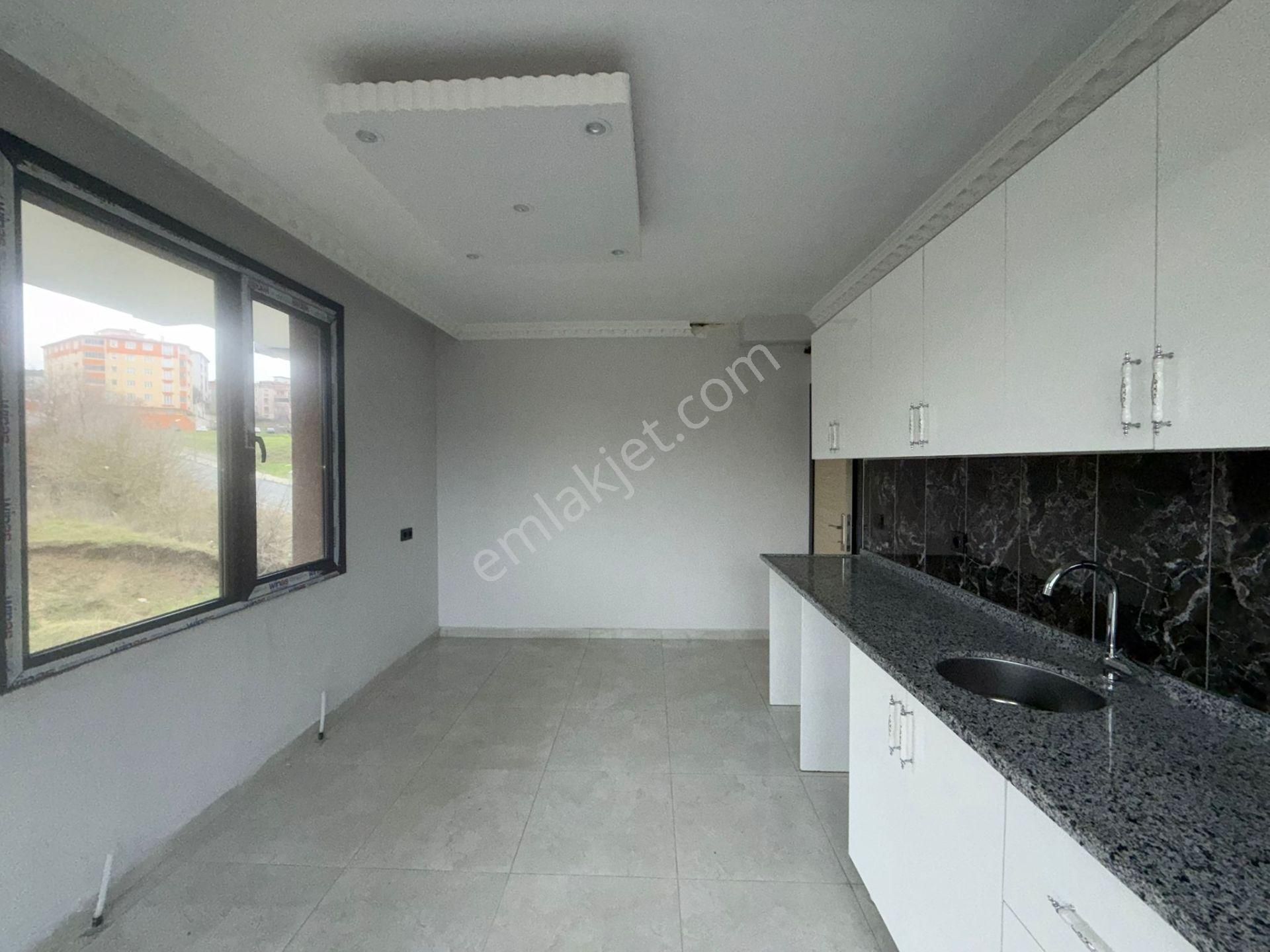 Akyüz Gayrimenkul Den; Merkezi Konumda Iskanlı Kombılı Satılık 5+2 Ters Dubleks - Görsel 3