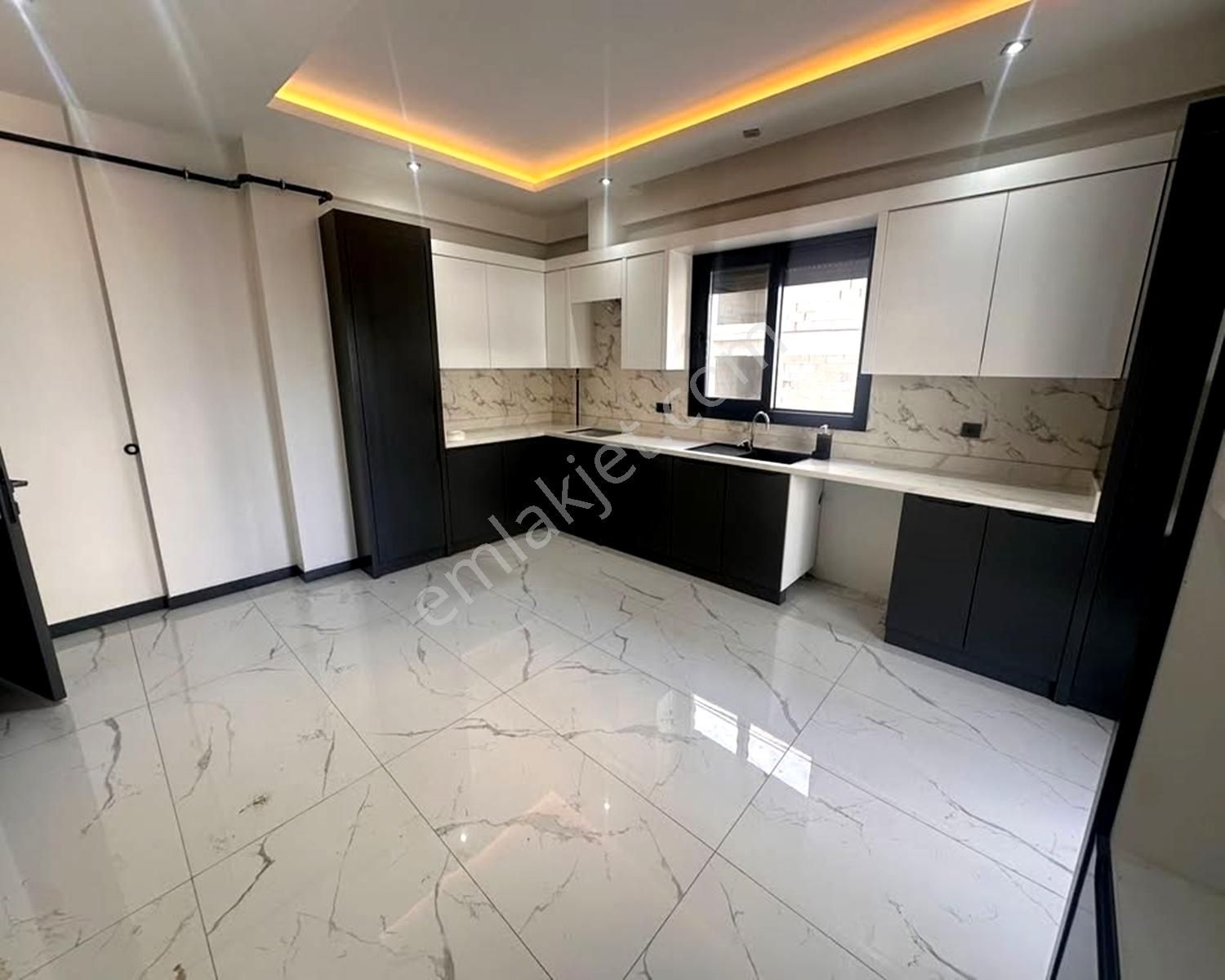 Batı Yapıdan Muhteşem Konumlu Lüks Ve Tasarımlı Geniş 2+1