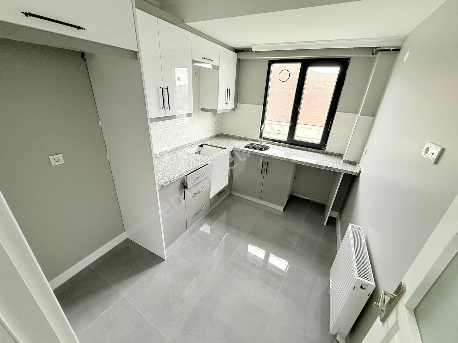 Pusula İnşaat'tan Gazi Mah Cadde Üzerinde 2+1 105 M2 Köşe Başı - Görsel 4