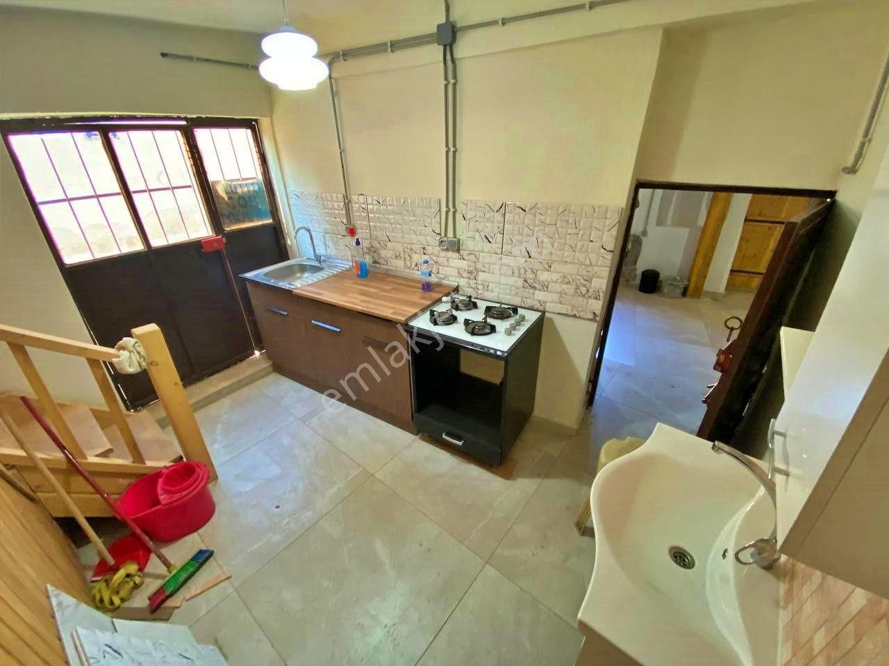 Uytundan Güre Köyünde Yenilenmiş Satılık Mustakil Köy Evi - Görsel 6