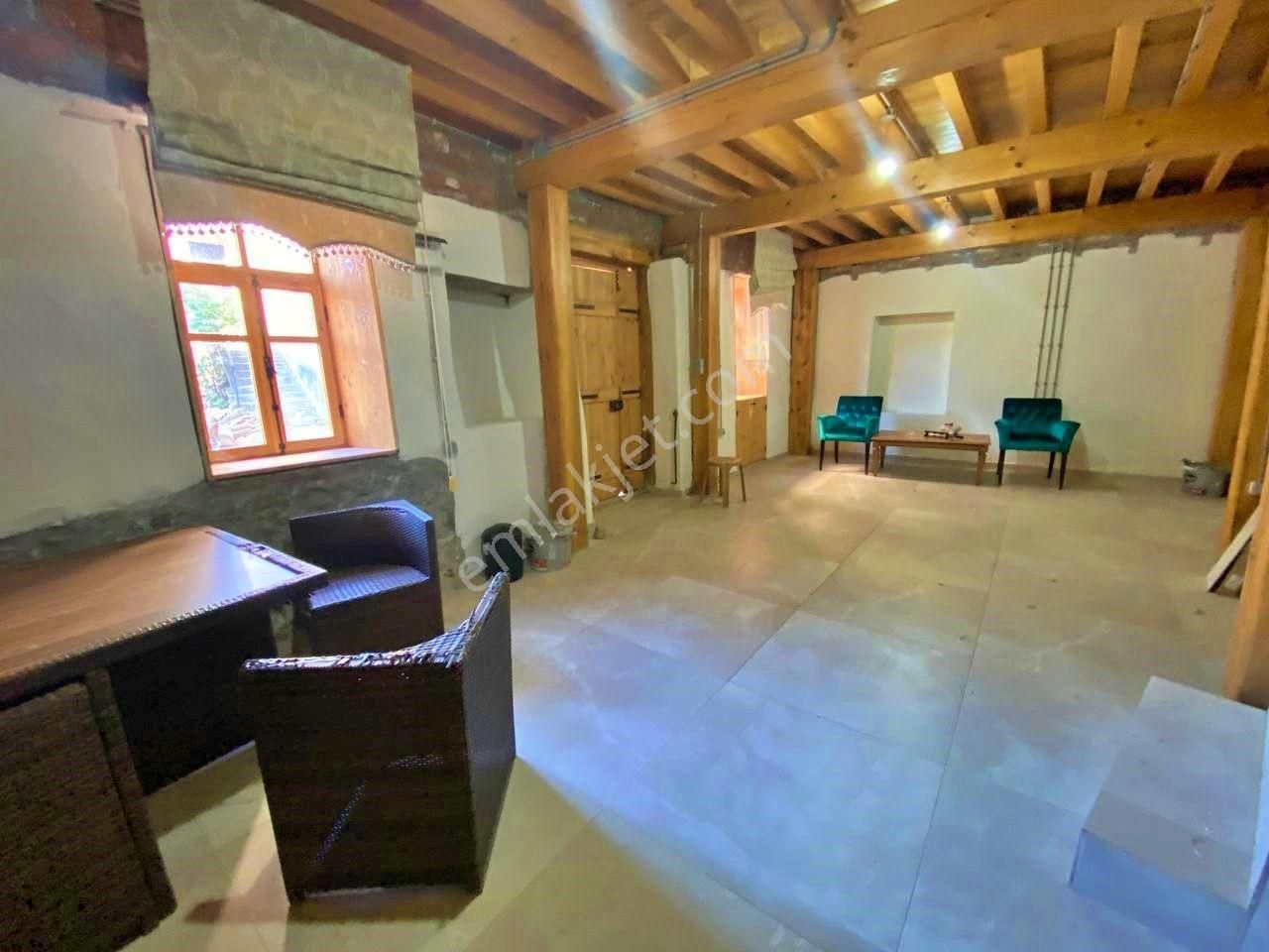 Uytundan Güre Köyünde Yenilenmiş Satılık Mustakil Köy Evi - Görsel 19
