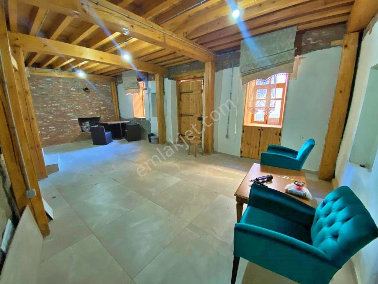 Uytundan Güre Köyünde Yenilenmiş Satılık Mustakil Köy Evi - Görsel 8