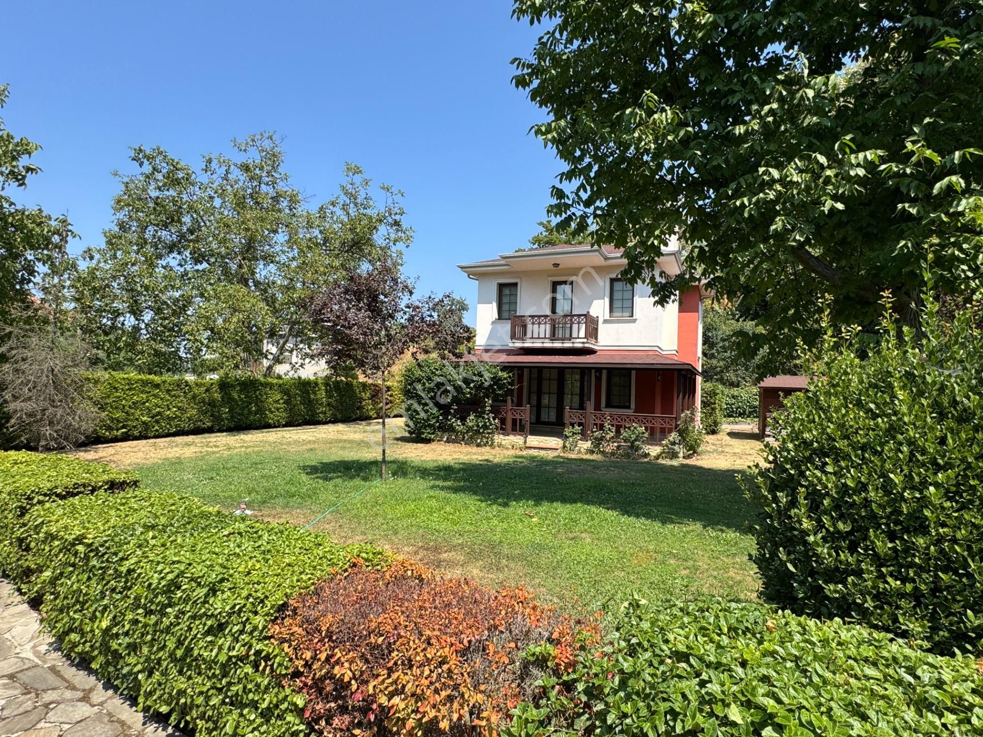 Kırkpınar’da Site İçinde Satılık Müstakil Villa…