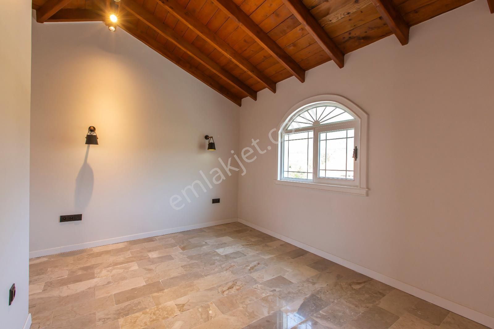 Goldhouse Dan Satılık Yeşilüzümlünün Kalbinde, Doğayla İç İçe Özel Tasarımlı 3+1 Villa - Görsel 33