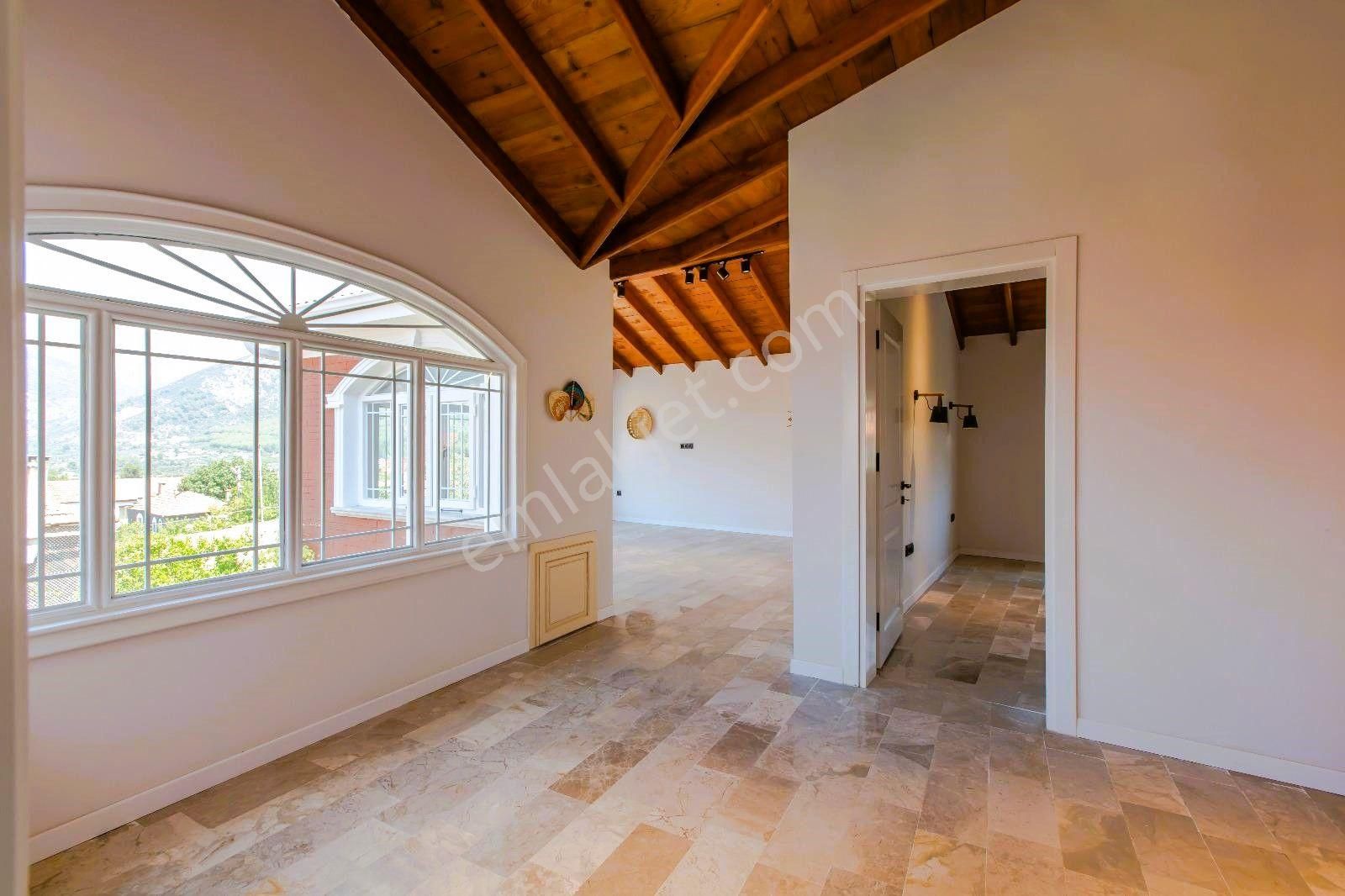 Goldhouse Dan Satılık Yeşilüzümlünün Kalbinde, Doğayla İç İçe Özel Tasarımlı 3+1 Villa - Görsel 27