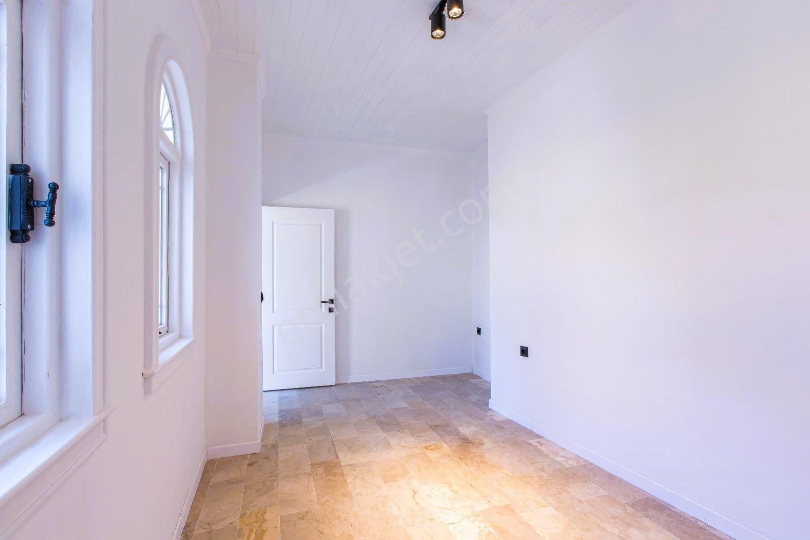 Goldhouse Dan Satılık Yeşilüzümlünün Kalbinde, Doğayla İç İçe Özel Tasarımlı 3+1 Villa - Görsel 15