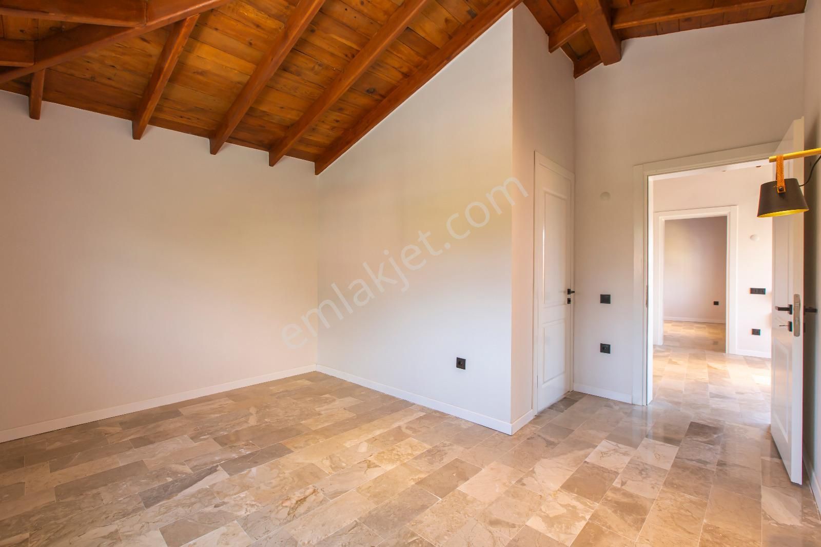 Goldhouse Dan Satılık Yeşilüzümlünün Kalbinde, Doğayla İç İçe Özel Tasarımlı 3+1 Villa - Görsel 31