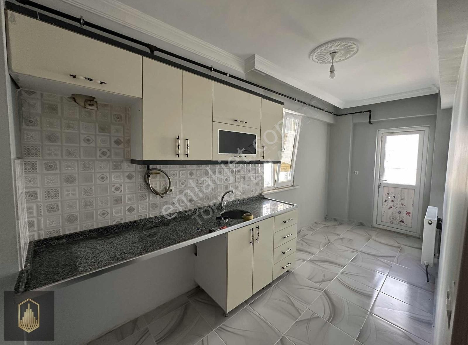 *acil*toprak Gayrimenkul'den Kaçmaz 2+0 Kiralık Daire Fırsatı