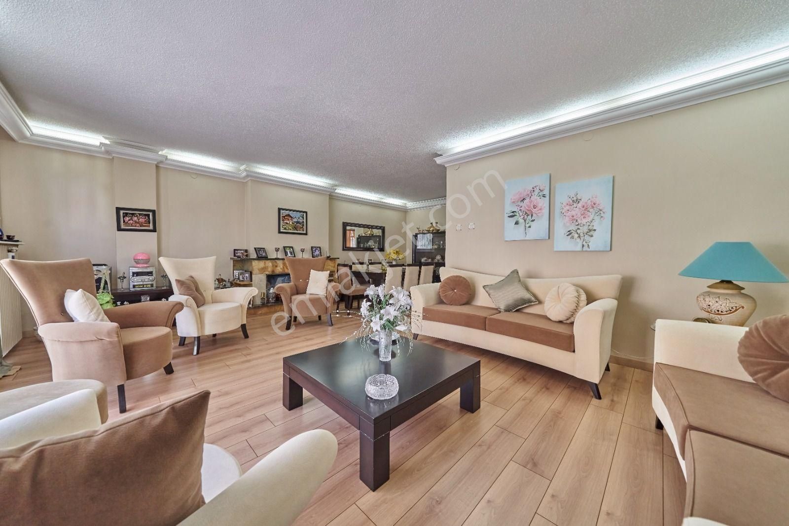 Kültür Mah. Ataç 2 Sk. Satılık 4+1 Yapılı Ön Cephe Konut