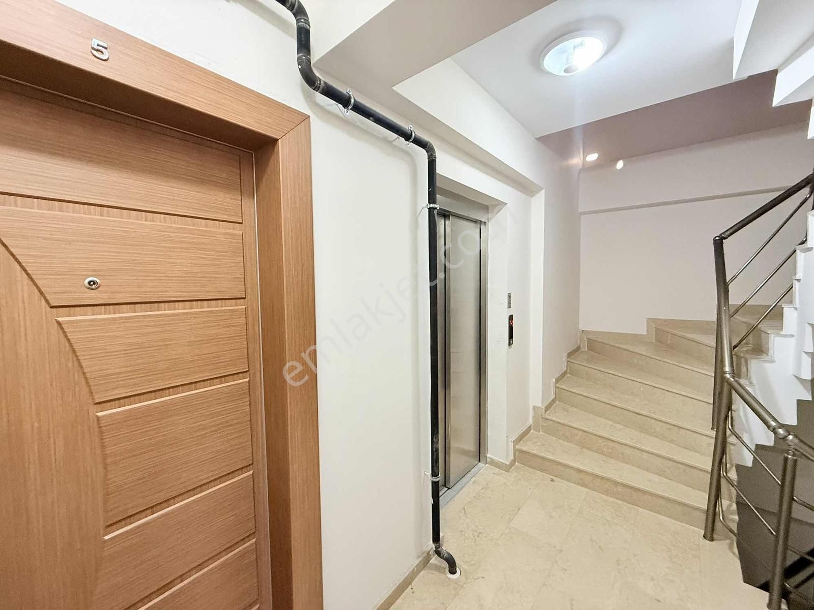 Karşıyaka Bahçelievler'de Yeni Binada Kiralık 2+1 Daire - Görsel 24